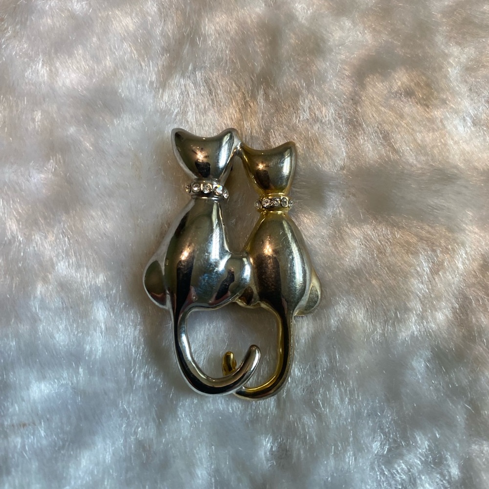 ☘️VTG Anne Klein Silver & Gold Rhinestone Cats Entwined Tails Brooch
